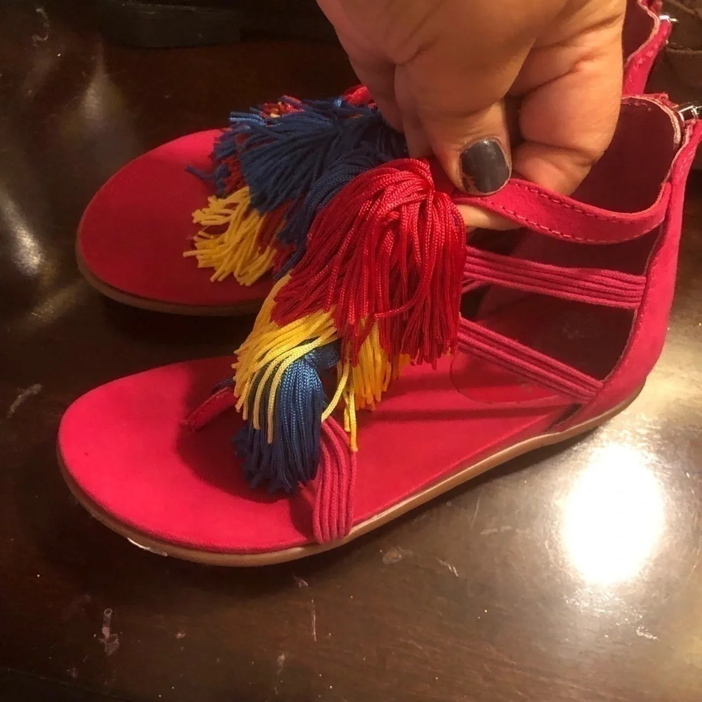 Vince Camuto pom pom pink Sandals size 12